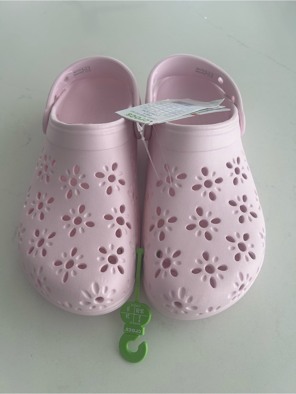 CROCS Women's Classic Floral Cutout Clog in Light Pink Size 6 NWT - Picture 8 of 11